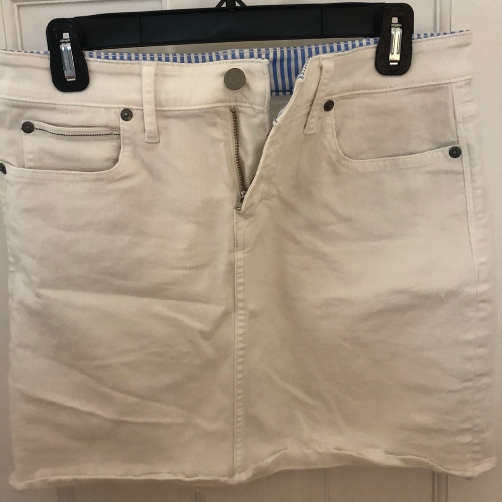 Vineyard Vines denim skirt white